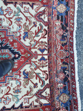 Load image into Gallery viewer, 1960s Vintage Heriz 7&#39;11&quot;X 10&#39;1&quot;